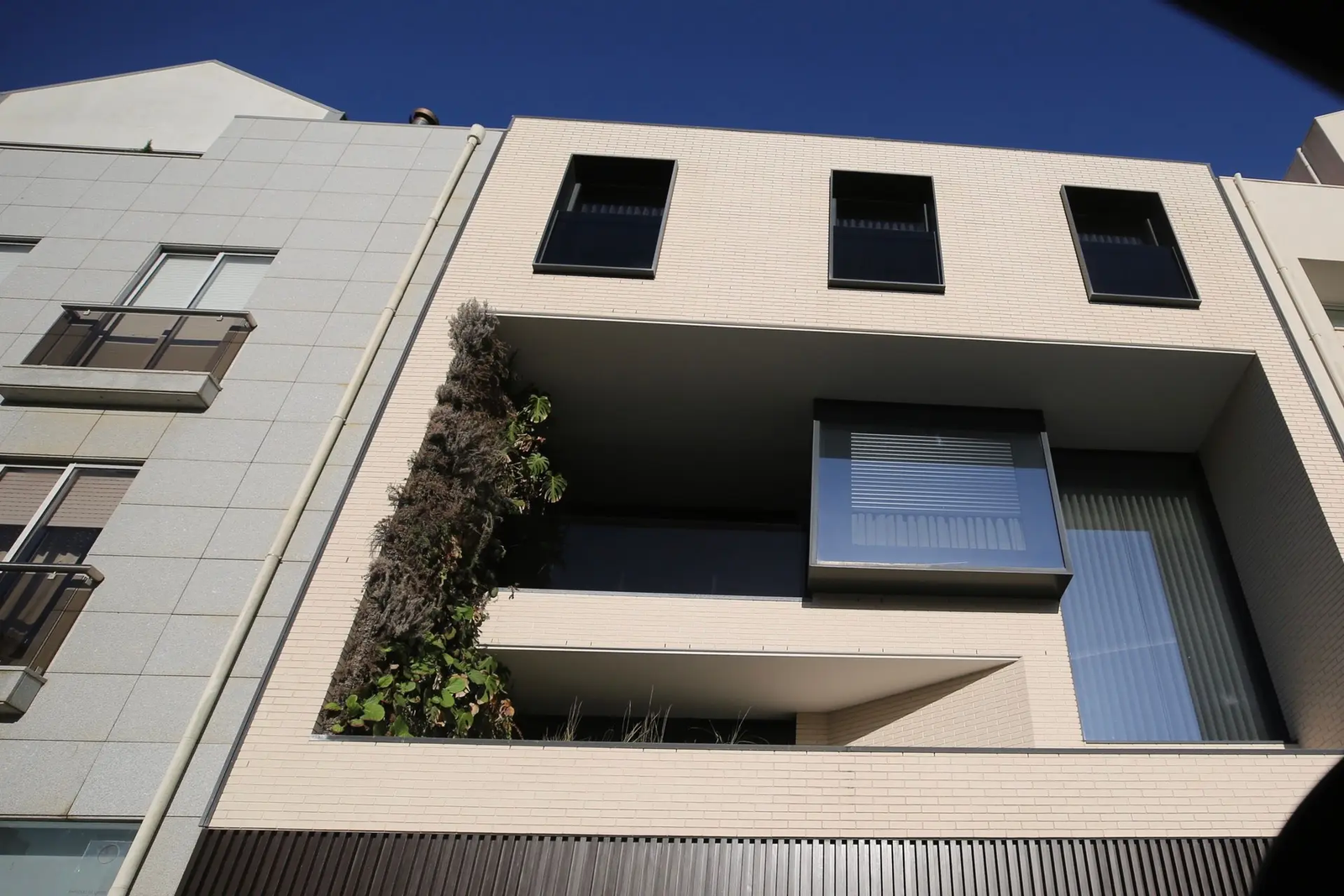 Luís Montenegro : nouvelle enquête pour fraude fiscale sur sa maison de luxe à Espinho (update mars 2026)